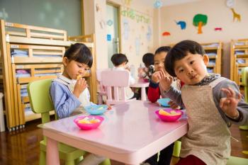 children eating