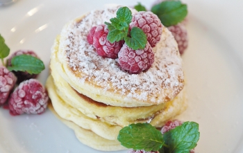 pancakes-1984716_1280.jpg by Pixabay