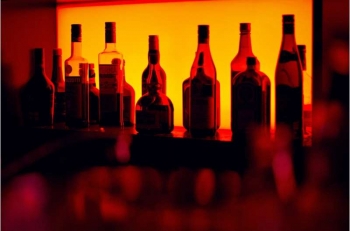alcohol-2 Credit unsplash CC0 public domain