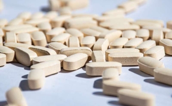 supplements - Credit Pixabay CC0 public domain.jpg