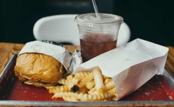 Unhealthy-food - Credit Unsplash - CC0 public domain.jpg